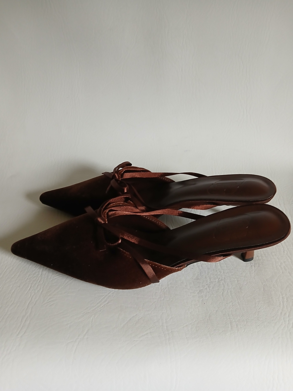 Women's CH Pointed Toe Brown Textured Fabric Mules Kitten Heels Sz8.5M - Picture 12 of 16